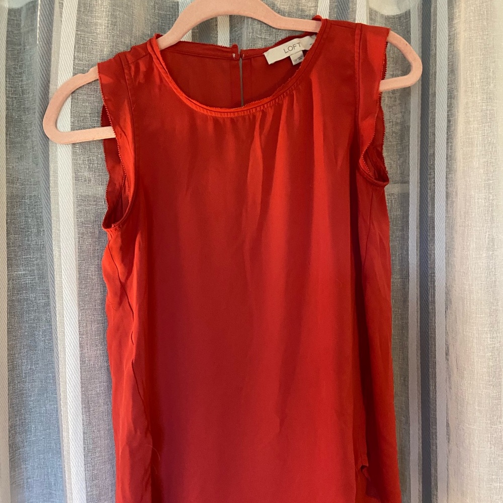 LOFT Red Sleeveless Scoop Neck Shell